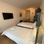 Apartment Mit Kuechenzeile, Stadtnah & Kostenlos Parken