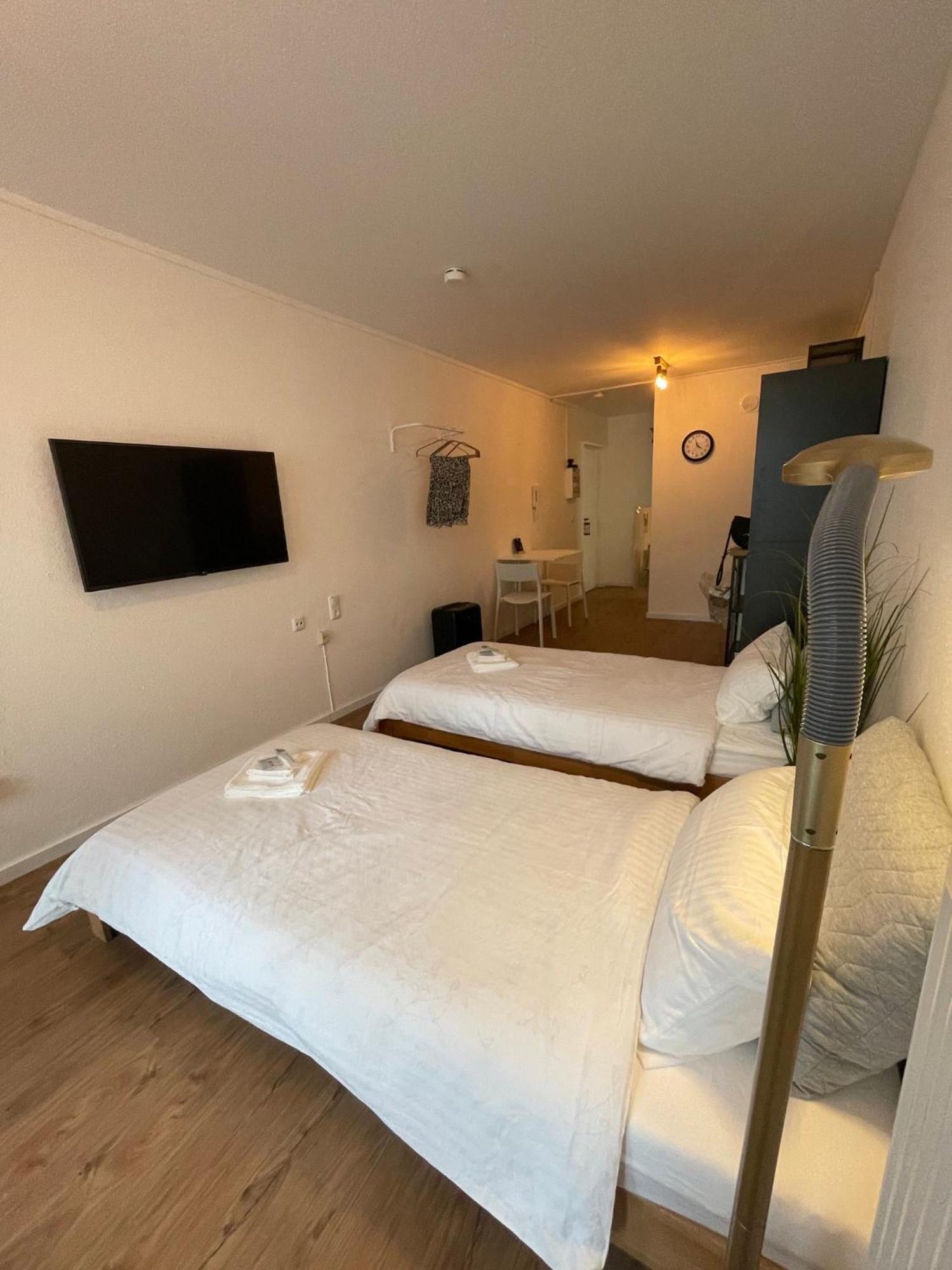 Apartment Mit Kuechenzeile, Stadtnah & Kostenlos Parken *